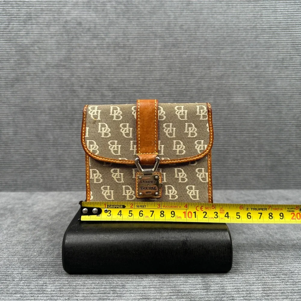 Dooney & Bourke Monogram Canvas Bifold Wallet Tan Leather Trim‎ Logo Lock Y2K